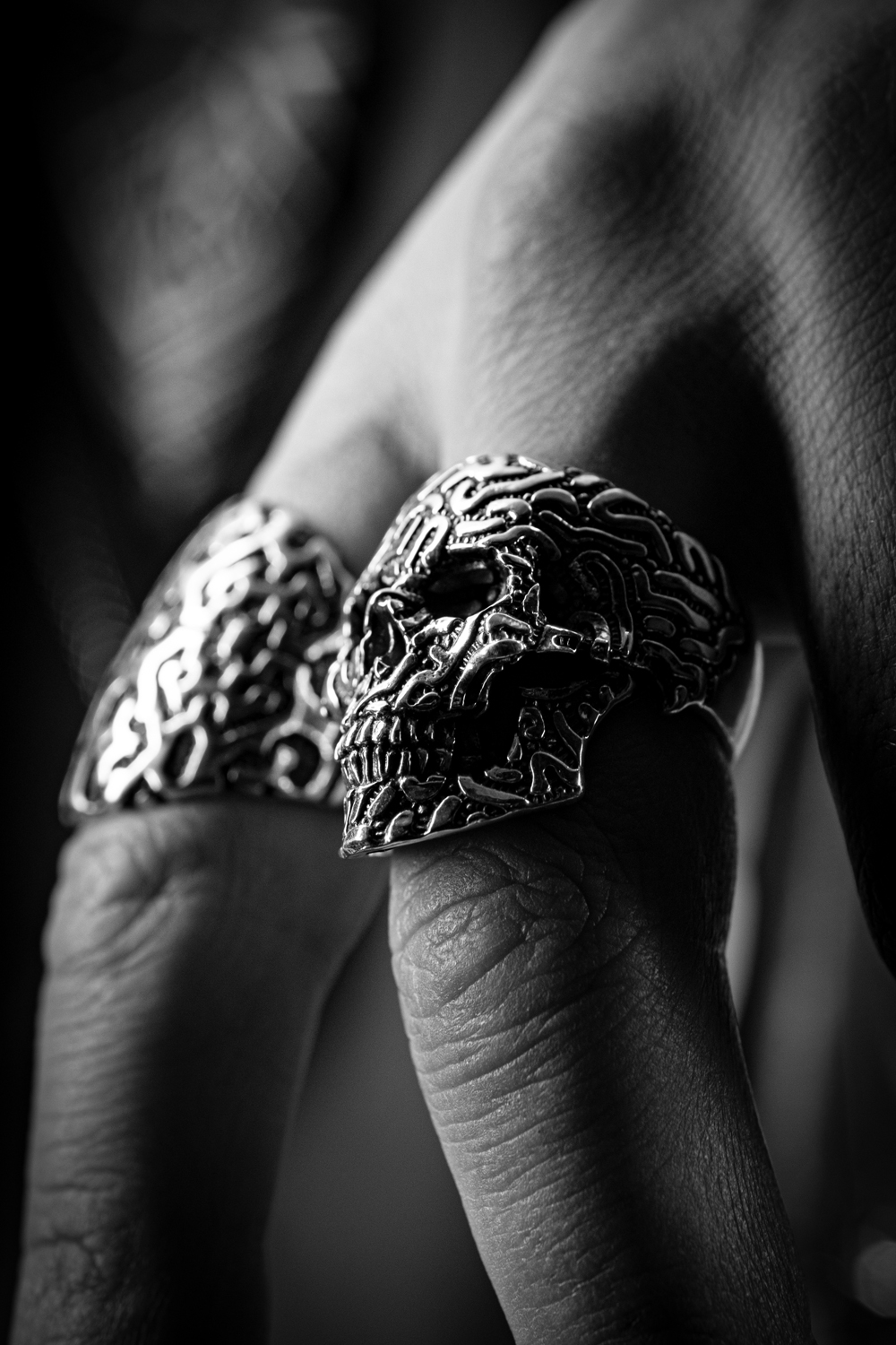 Lefty Squiggle Skull Ring - Image 4