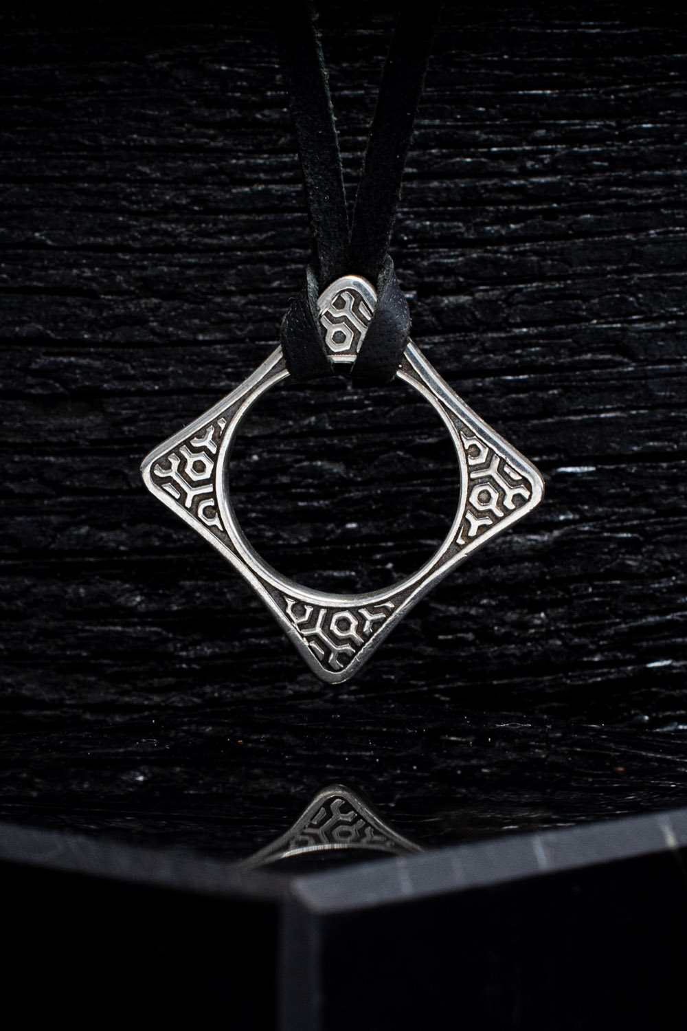 Hicks Pattern Square Pendant - Image 4